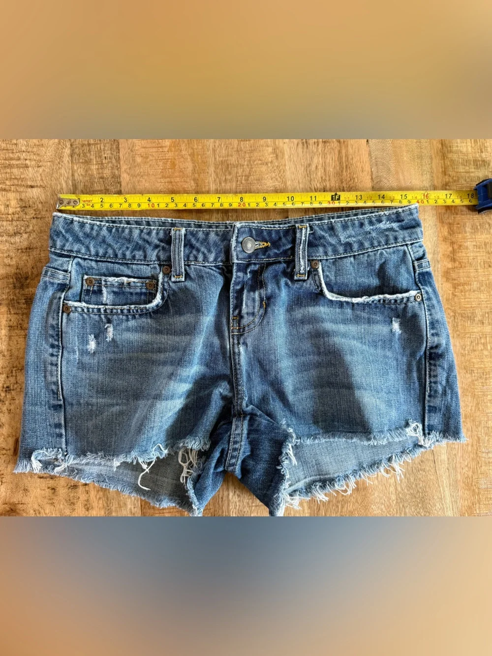 Aeropostale Distressed Denim Cutoff Shorts Size 3/4 Medium Wash Frayed Hem Y2K